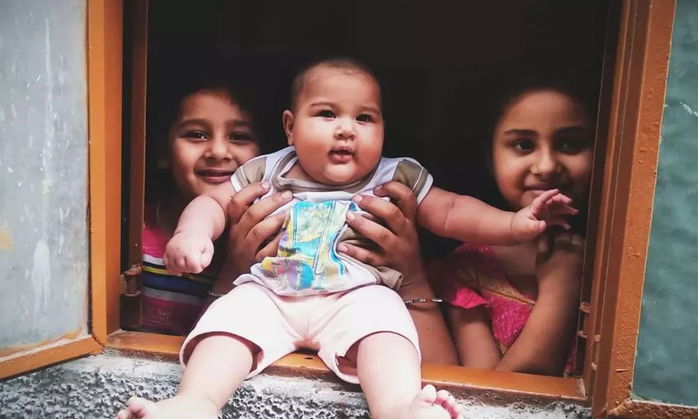 ജനലിലൂടെ നോറ്റ നോമ്പുകള് ജനലിലൂടെ നോറ്റ നോമ്പുകള്