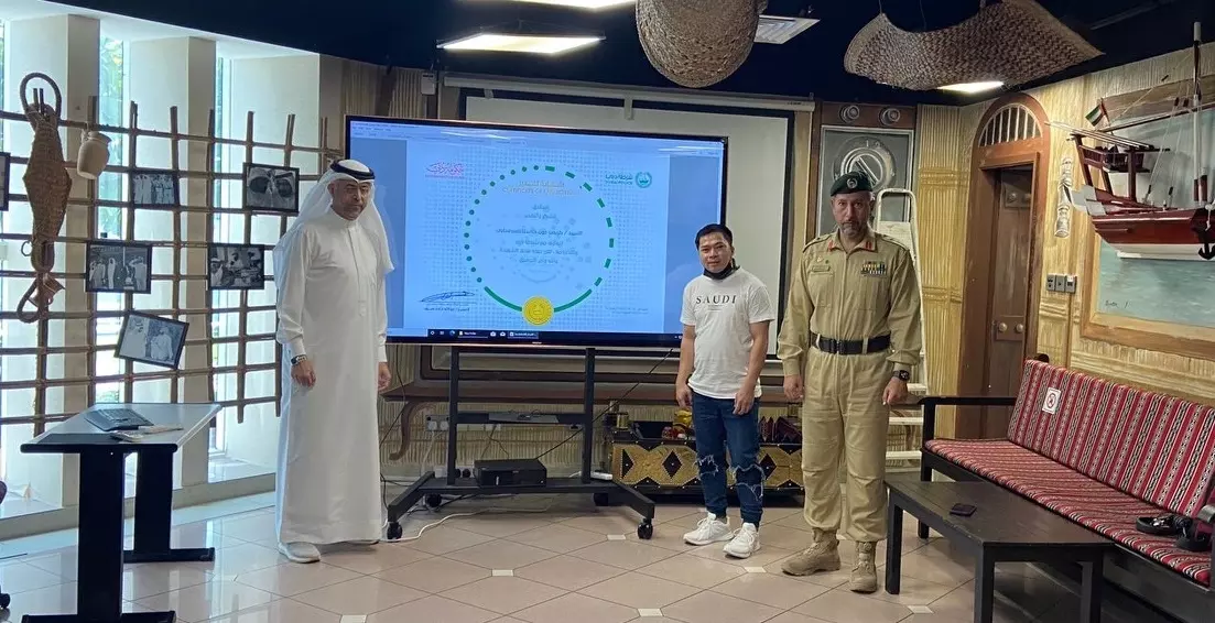 സത്യസന്ധതയുടെ പേരില് പ്രവാസികള്ക്ക് ദുബൈ പൊലീസിന്റെ ആദരം സത്യസന്ധതയുടെ പേരില് പ്രവാസികള്ക്ക് ദുബൈ പൊലീസിന്റെ ആദരം