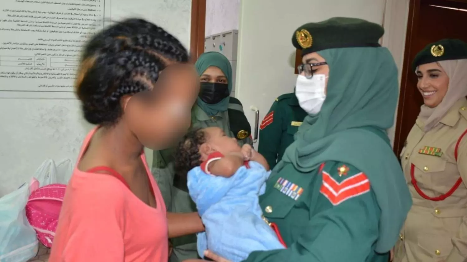 തടവുകാരിയുടെ 3 മാസം പ്രായമുള്ള കുഞ്ഞിനെ   അമ്മയോടൊപ്പം ചേര്‍ത്ത് ദുബൈ പൊലീസ്