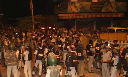 ഹനുമാൻ ജയന്തി ദിനത്തിലും ഡൽഹിയിൽ സംഘർഷം;കല്ലേറിൽ നിരവധിപേർക്ക് പരിക്ക്