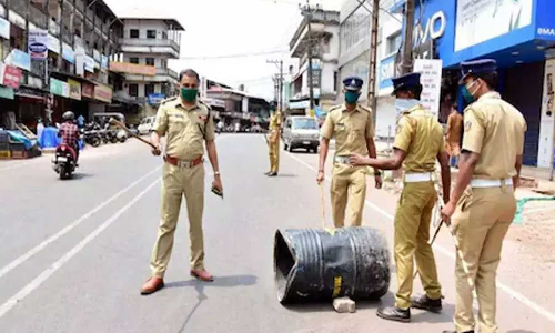 പാലക്കാട് ജില്ലയിൽ ഇരുചക്ര വാഹനങ്ങളിൽ രണ്ട് പുരുഷൻമാർ ഒന്നിച്ച് യാത്ര ചെയ്യരുത്