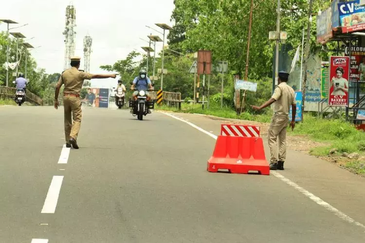 എവിടെയോ എന്തോ തകരാറു പോലെ; പാലക്കാട് കലക്ടര്ക്ക് സോഷ്യല്മീഡിയയില് പൊങ്കാല എവിടെയോ എന്തോ തകരാറു പോലെ; പാലക്കാട് കലക്ടര്ക്ക് സോഷ്യല്മീഡിയയില് പൊങ്കാല