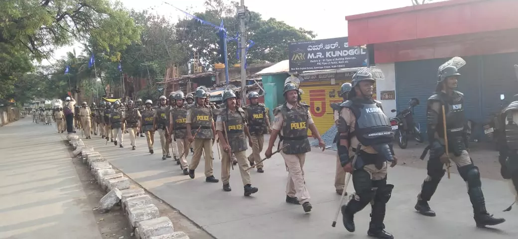 വാട്സ്ആപ്പ് സ്റ്റാറ്റസിന്റെ പേരിൽ പൊലീസ് സ്റ്റേഷന് നേരെ ആക്രമണം; കർണാടകയിൽ 40 പേർ അറസ്റ്റിൽ