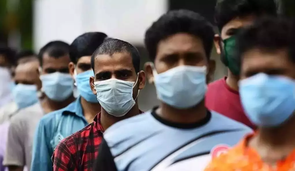 മാസ്ക് വീണ്ടും നിർബന്ധമാക്കി യു.പി; ആശങ്കയുയർത്തി കോവിഡ് കേസുകൾ മാസ്ക് വീണ്ടും നിർബന്ധമാക്കി യു.പി; ആശങ്കയുയർത്തി കോവിഡ് കേസുകൾ