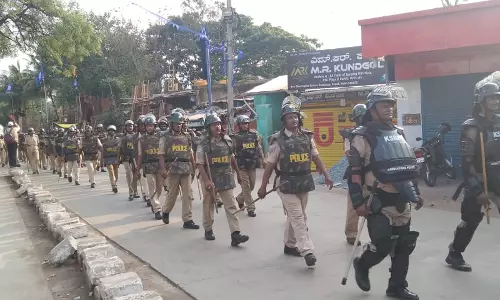 വാട്സ്ആപ്പ് സ്റ്റാറ്റസിന്റെ പേരിൽ പൊലീസ് സ്റ്റേഷന് നേരെ ആക്രമണം; കർണാടകയിൽ 40 പേർ അറസ്റ്റിൽ