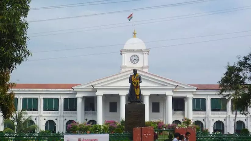 ജീവനക്കാരെ ബന്ദികളാക്കും; സെക്രട്ടറിയേറ്റിലെ  പുതിയ പഞ്ചിങ് രീതിക്കെതിരെ  എതിർപ്പുമായി ഭരണാനുകൂല സംഘടനകൾ