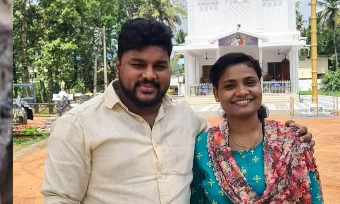 കോടഞ്ചേരി മിശ്രവിവാഹം; ജോയ്സനയെ ഹൈക്കോടതി ഭര്ത്താവിനൊപ്പം വിട്ടു കോടഞ്ചേരി മിശ്രവിവാഹം; ജോയ്സനയെ ഹൈക്കോടതി ഭര്ത്താവിനൊപ്പം വിട്ടു