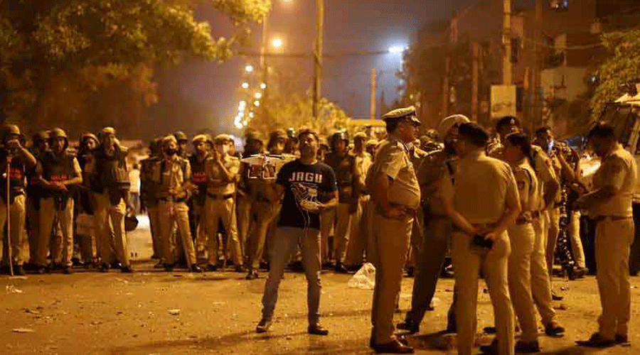 പ്രവർത്തകർക്കെതിരെ നടപടിയുണ്ടായാൽ പൊലീസിനെതിരെ യുദ്ധം തുടങ്ങും- ജഹാംഗീർപുരി വർഗീയ സംഘർഷത്തില്‍ വി.എച്ച്.പിയുടെ മുന്നറിയിപ്പ്