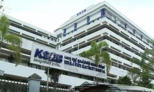 കെ.എസ്.ഇ.ബി.ഓഫീസേഴ്സ് അസോസിയേഷൻ ഇന്ന് വൈദ്യുതി ഭവൻ വളയും കെ.എസ്.ഇ.ബി.ഓഫീസേഴ്സ് അസോസിയേഷൻ ഇന്ന് വൈദ്യുതി ഭവൻ വളയും