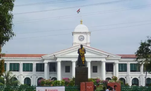 ജീവനക്കാരെ ബന്ദികളാക്കും; സെക്രട്ടറിയേറ്റിലെ  പുതിയ പഞ്ചിങ് രീതിക്കെതിരെ  എതിർപ്പുമായി ഭരണാനുകൂല സംഘടനകൾ