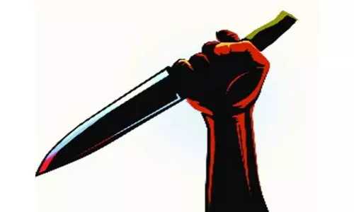 തിരുവനന്തപുരം കണിയാപുരത്ത് പെട്രോൾ പമ്പ് ജീവനക്കാരന് വെട്ടേറ്റു തിരുവനന്തപുരം കണിയാപുരത്ത് പെട്രോൾ പമ്പ് ജീവനക്കാരന് വെട്ടേറ്റു