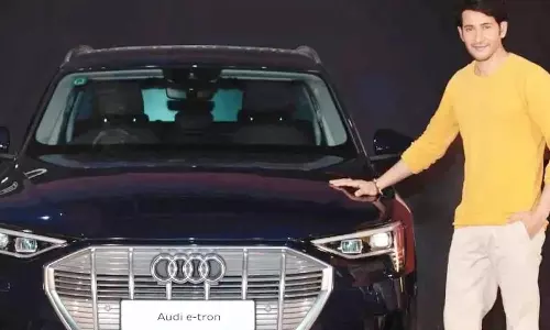 ഒറ്റത്തവണ ചാർജിൽ 484 കിലോമീറ്റർ; സൂപ്പർ സ്റ്റാറിന്റെ യാത്ര ഇനി ഔഡി ഇ-ട്രോണിൽ