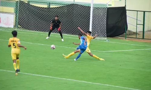 സന്തോഷ് ട്രോഫി; ഗുജറാത്തിനെ തകര്ത്ത് സര്വീസസിന് ആദ്യ ജയം സന്തോഷ് ട്രോഫി; ഗുജറാത്തിനെ തകര്ത്ത് സര്വീസസിന് ആദ്യ ജയം