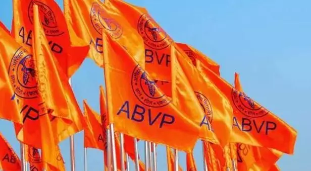 സി.എ.എ വിരുദ്ധ പ്രക്ഷോഭത്തിന്റെ മുന്നിൽനിന്നത് മലയാളി വിദ്യാർത്ഥികൾ; പ്രതിരോധമൊരുക്കാൻ കേരളത്തിൽനിന്ന് കേന്ദ്ര സർവകലാശാലകളിലേക്ക് എ.ബി.വി.പി റിക്രൂട്ട്മെന്റ് സി.എ.എ വിരുദ്ധ പ്രക്ഷോഭത്തിന്റെ മുന്നിൽനിന്നത് മലയാളി വിദ്യാർത്ഥികൾ; പ്രതിരോധമൊരുക്കാൻ കേരളത്തിൽനിന്ന് കേന്ദ്ര സർവകലാശാലകളിലേക്ക് എ.ബി.വി.പി റിക്രൂട്ട്മെന്റ്