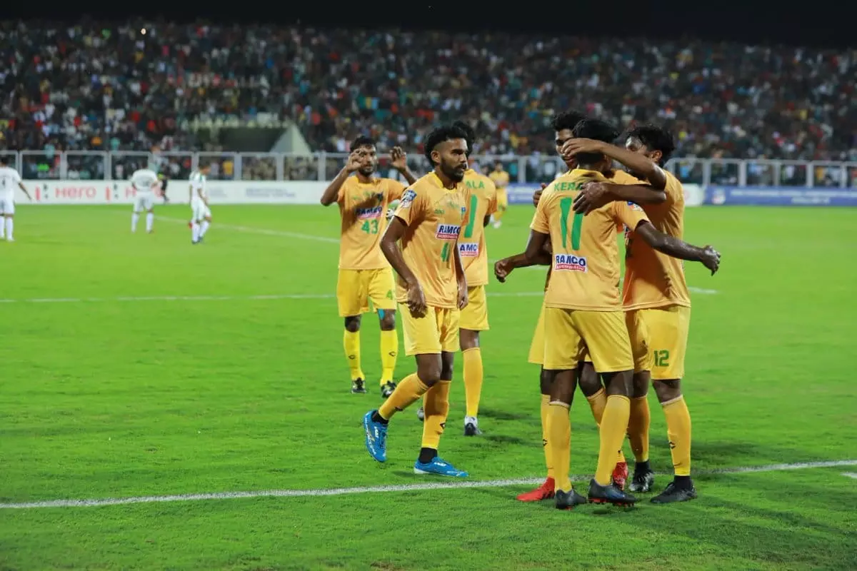 അടി, തിരിച്ചടി, ഒടുക്കം സമനില... സന്തോഷ് ട്രോഫി ആവേശപ്പോരില് കേരളം-മേഘാലയ മത്സരം സമനിലയില് അടി, തിരിച്ചടി, ഒടുക്കം സമനില... സന്തോഷ് ട്രോഫി ആവേശപ്പോരില് കേരളം-മേഘാലയ മത്സരം സമനിലയില്