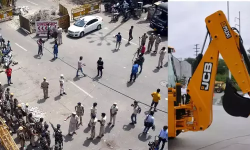 ജഹാംഗീർപുരിയിൽ ബുൾഡോസർ രാജുമായി നോർത്ത് ഡൽഹി കോർപ്പറേഷൻ; കയ്യേറ്റമൊഴിപ്പിക്കൽ ഡ്രൈവിന് 400 പൊലീസുകാർ, പത്ത് ബുൾഡോസർ