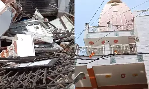 പള്ളിയുടെ ഗേറ്റ് പൊളിച്ച ജെ.സി.ബി ക്ഷേത്രമുറ്റത്തേക്ക്: പ്രതിഷേധത്തെ തുടർന്ന് പിന്മാറ്റം പള്ളിയുടെ ഗേറ്റ് പൊളിച്ച ജെ.സി.ബി ക്ഷേത്രമുറ്റത്തേക്ക്: പ്രതിഷേധത്തെ തുടർന്ന് പിന്മാറ്റം