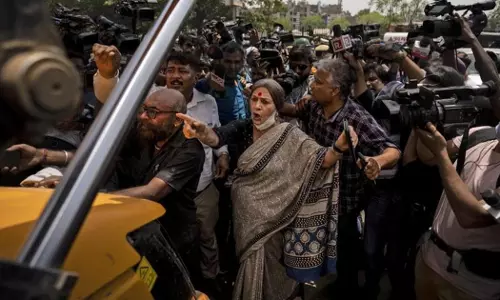 ജഹാംഗീർപുരിയിലെ കെട്ടിടം പൊളിക്കൽ: ബൃന്ദ കാരാട്ട് സുപ്രിംകോടതിയിൽ ഹരജി നൽകി ജഹാംഗീർപുരിയിലെ കെട്ടിടം പൊളിക്കൽ: ബൃന്ദ കാരാട്ട് സുപ്രിംകോടതിയിൽ ഹരജി നൽകി