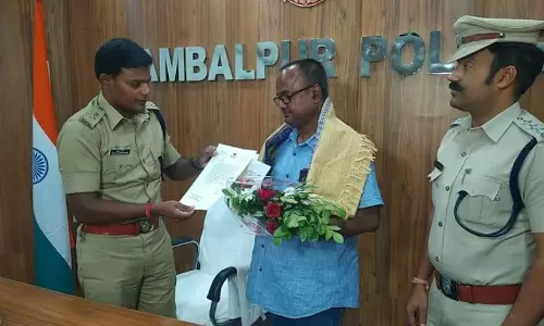 കളഞ്ഞുകിട്ടിയ ബാഗിൽ 20 ലക്ഷം രൂപയുടെ സ്വർണാഭരണങ്ങൾ; തിരിച്ചേൽപിച്ച് വഴിയാത്രക്കാരൻ