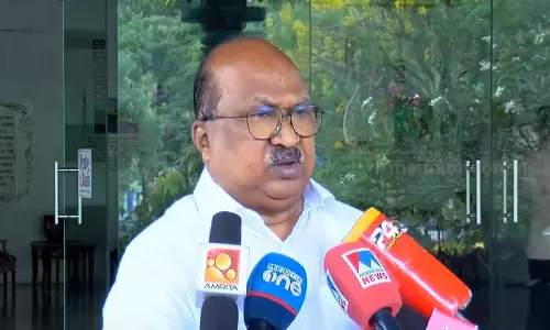 മുഖ്യമന്ത്രിയുടെ ഇഫ്താറിൽ സതീശൻ പങ്കെടുത്തു, ഇരട്ട നീതി പാടില്ല: കെ.വി തോമസ് മുഖ്യമന്ത്രിയുടെ ഇഫ്താറിൽ സതീശൻ പങ്കെടുത്തു, ഇരട്ട നീതി പാടില്ല: കെ.വി തോമസ്