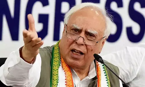 നിങ്ങൾക്കെന്റെ വീട് ഇടിച്ചുനിരത്താം, ആത്മവീര്യം തകർക്കാനാകില്ല: പ്രതികരിച്ച് കപിൽ സിബൽ നിങ്ങൾക്കെന്റെ വീട് ഇടിച്ചുനിരത്താം, ആത്മവീര്യം തകർക്കാനാകില്ല: പ്രതികരിച്ച് കപിൽ സിബൽ