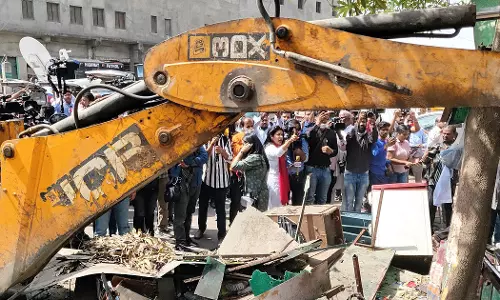 ജഹാംഗീര്പുരിയിലെ കെട്ടിടങ്ങള് പൊളിക്കുന്നതിനുള്ള സ്റ്റേ തുടരും ജഹാംഗീര്പുരിയിലെ കെട്ടിടങ്ങള് പൊളിക്കുന്നതിനുള്ള സ്റ്റേ തുടരും