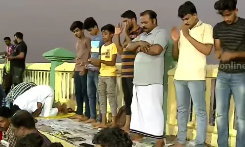 നോമ്പുതുറയും പ്രാർഥനയുമൊക്കെ ഗ്യാലറിയിൽ;മലപ്പുറത്തിന്റെ ഫുട്‌ബോൾ സ്‌നേഹം വേറെ ലെവലാണ്