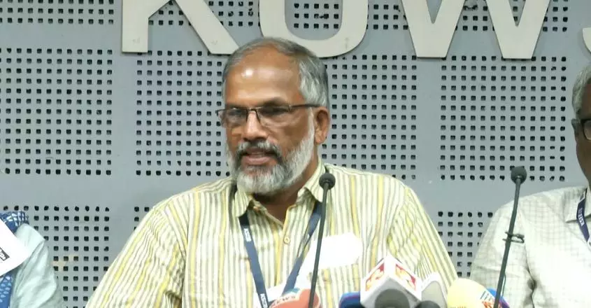 എം ജി സുരേഷ് കുമാറിന് പിഴ ചുമത്തിയത് ചട്ടപ്രകാരമെന്ന് കെ.എസ്.ഇ.ബി എം ജി സുരേഷ് കുമാറിന് പിഴ ചുമത്തിയത് ചട്ടപ്രകാരമെന്ന് കെ.എസ്.ഇ.ബി