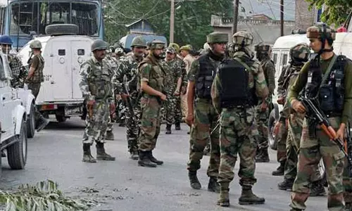 കശ്മീരിൽ തീവ്രവാദികളുമായുണ്ടായ ഏറ്റുമുട്ടലിൽ സൈനികന് വീരമൃത്യു; നാല് സൈനികർക്ക് പരിക്ക്