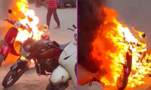 ഇലക്ട്രിക് സ്‌കൂട്ടറുകൾ കത്തുന്നു; കടുത്ത നടപടികൾ സ്വീകരിക്കുമെന്ന് കേന്ദ്ര ഗതാഗത മന്ത്രി നിതിൻ ഗഡ്കരി