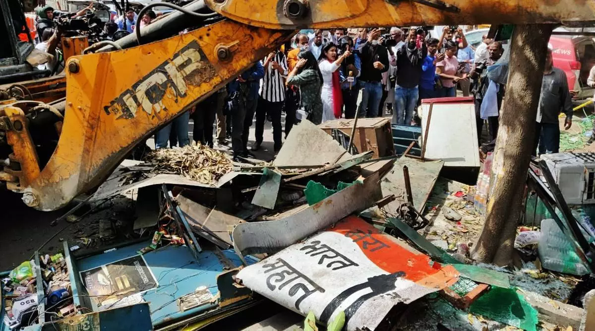 കനത്ത പോലീസ് കാവലിനിടയില് കൂടുതൽ നേതാക്കൾ ജഹാംഗീർ പുരിയിലേക്ക് കനത്ത പോലീസ് കാവലിനിടയില് കൂടുതൽ നേതാക്കൾ ജഹാംഗീർ പുരിയിലേക്ക്