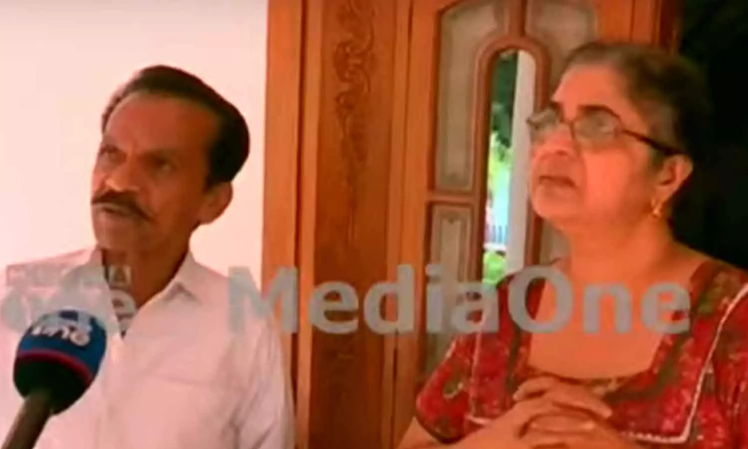 രേഷ്മ വീട്ടിൽനിന്ന് ഭക്ഷണം ഉണ്ടാക്കിക്കൊടുത്തിട്ടില്ല; ആരോപണങ്ങൾ തള്ളി പിതാവ് രേഷ്മ വീട്ടിൽനിന്ന് ഭക്ഷണം ഉണ്ടാക്കിക്കൊടുത്തിട്ടില്ല; ആരോപണങ്ങൾ തള്ളി പിതാവ്