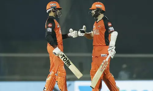 ബാംഗ്ലൂരിനെ നാണംകെടുത്തി ഹൈദരാബാദ്; എട്ട് ഓവറിൽ കഥ കഴിഞ്ഞു