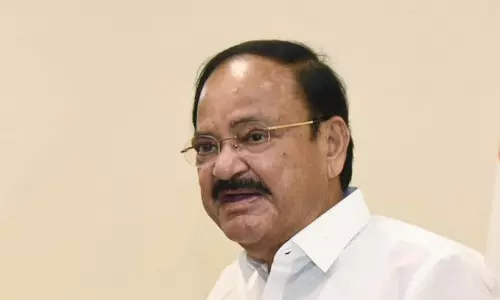 ഉപരാഷ്ട്രപതിയായി ആൾമാറാട്ടം; വാട്‌സ്ആപ്പ് അക്കൗണ്ടുണ്ടാക്കി വി.ഐ.പികളിൽനിന്ന് പണപ്പിരിവ്- മുന്നറിയിപ്പുമായി കേന്ദ്രം