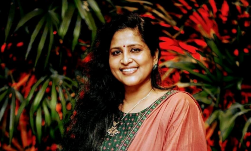 സ്ലീവാച്ചന്‍റെ പെങ്ങള്‍, മെമ്പര്‍ രമേശന്‍റെ അമ്മ ; സിനിമാ വിശേഷങ്ങളുമായി സ്മിനു സിജോ