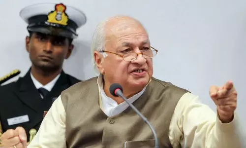 കേരള-കണ്ണൂര്‍ സര്‍വകലാശാല ചോദ്യപേപ്പറുകളിലെ വീഴ്ച; ഗവർണർ വി.സിമാരോട് വിശദീകരണം തേടി