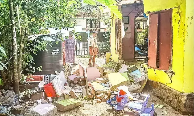 അംഗന്‍വാടി കെട്ടിടം ഇടിഞ്ഞുവീണ സംഭവം: ഐ.സി.ഡി.എസ് സൂപ്രണ്ടിനെ സസ്‌പെന്‍ഡ് ചെയ്തു