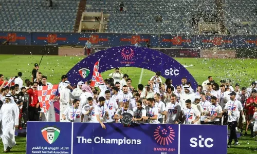 കുവൈത്തില്‍ നടന്ന പ്രീമിയര്‍ സോക്കര്‍ ലീഗില്‍  കുവൈത്ത് സ്‌പോര്‍ട്ടിങ് ക്ലബ്ബിന് കിരീടം