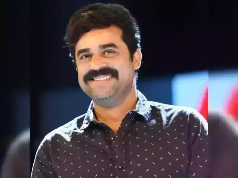 നാട്ടിലെത്തട്ടെ എന്നിട്ട്  മുൻകൂർ ജാമ്യാപേക്ഷ പരിഗണിക്കാം; അതുവരെ വിജയ്ബാബുവിനെ അറസ്റ്റ് ചെയ്യരുതെന്ന് കോടതി