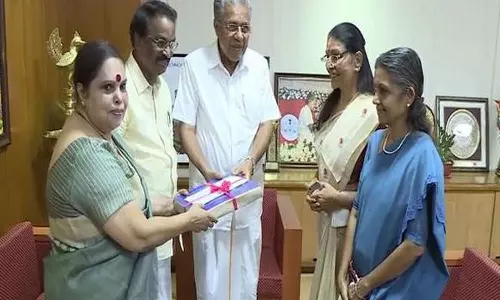 ഹേമ കമ്മിറ്റി റിപ്പോർട്ട് ചർച്ച ചെയ്യാൻ സർക്കാർ യോഗം വിളിച്ചു ഹേമ കമ്മിറ്റി റിപ്പോർട്ട് ചർച്ച ചെയ്യാൻ സർക്കാർ യോഗം വിളിച്ചു