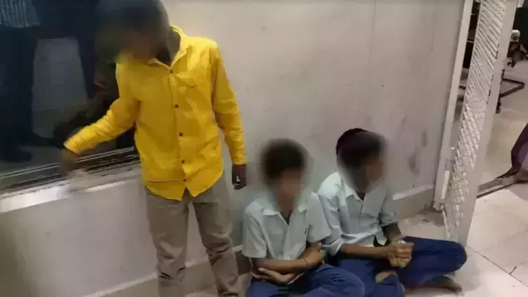 പോസ്റ്ററുകൾ നശിപ്പിച്ചെന്ന പരാതി: സ്കൂള്‍ വിദ്യാർത്ഥികളെ കസ്റ്റഡിയിലെടുത്ത് ആന്ധ്ര പൊലീസ്