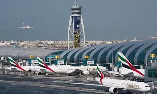 റണ്‍വേ അറ്റകുറ്റപ്പണി; 1000 വിമാനങ്ങള്‍  മക്തും വിമാനത്താവളത്തിലേക്ക് തിരിച്ചുവിടും