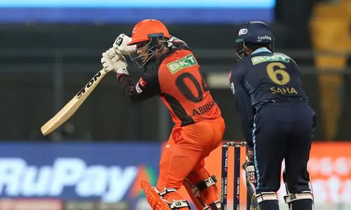 അർധസെഞ്ച്വറിയുമായി അഭിഷേകും മർക്രമും; ഗുജറാത്തിന് 196 റൺസ് വിജയലക്ഷ്യം