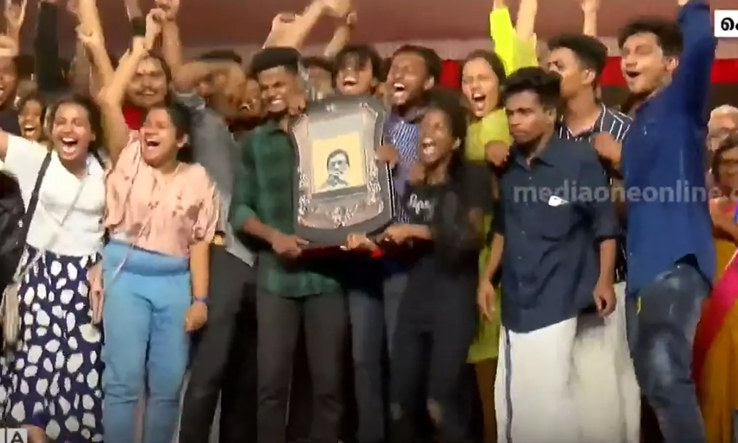 കേരള സർവകലാശാല യൂണിയൻ യുവജനോത്സവ  കിരീടം മാർ ഇവാനിയോസ് കോളേജിന്