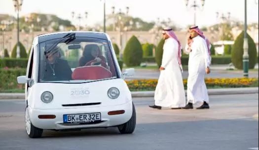 സൗദിയില്‍ സര്‍ക്കാര്‍ വകുപ്പ് വാഹനങ്ങളില്‍ ഇനി ഇലക്ട്രിക് കാറുകളും