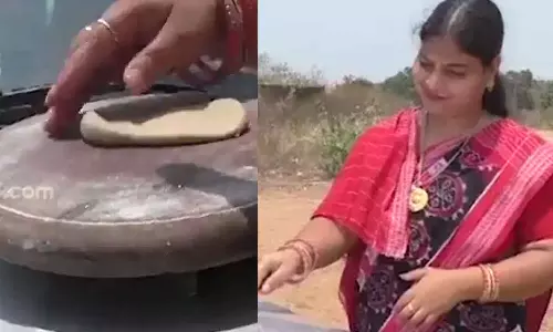 കൊടുംചൂട്; കാറിന്റെ ബോണറ്റിൽ ചപ്പാത്തി ചുട്ട് യുവതി - വീഡിയോ കൊടുംചൂട്; കാറിന്റെ ബോണറ്റിൽ ചപ്പാത്തി ചുട്ട് യുവതി - വീഡിയോ