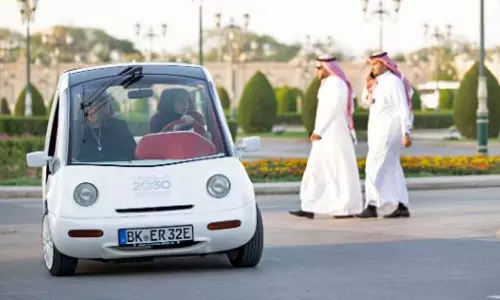സൗദിയില് സര്ക്കാര് വകുപ്പ് വാഹനങ്ങളില് ഇനി ഇലക്ട്രിക് കാറുകളും സൗദിയില് സര്ക്കാര് വകുപ്പ് വാഹനങ്ങളില് ഇനി ഇലക്ട്രിക് കാറുകളും