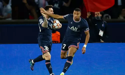 പി.എ.സ് ജി വിട്ട്  അയാൾ എങ്ങോട്ടും പോവില്ല..100 ശതമാനമുറപ്പ്- സൂപ്പര്‍ താരത്തെക്കുറിച്ച് കോച്ച് പൊച്ചട്ടീനോ