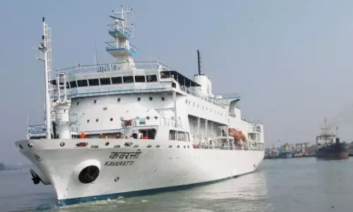 യാത്രക്കാരെ ദുരിതത്തിലാക്കി ലക്ഷദ്വീപ് കപ്പലുകൾ വെട്ടിക്കുറച്ചു; കേരളത്തിൽ നിന്ന് 2 കപ്പലുകൾ മാത്രം യാത്രക്കാരെ ദുരിതത്തിലാക്കി ലക്ഷദ്വീപ് കപ്പലുകൾ വെട്ടിക്കുറച്ചു; കേരളത്തിൽ നിന്ന് 2 കപ്പലുകൾ മാത്രം