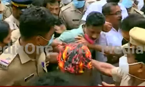 കെ റെയിൽ സർവേ: ധർമടത്ത് വീണ്ടും പ്രതിഷേധം, സർവേ നിർത്തി ഉദ്യോഗസ്ഥർ മടങ്ങി